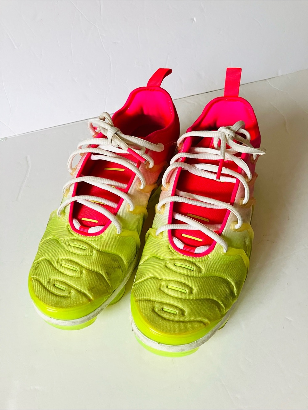 Nike Air Vapormax Plus Pink Volt DC2045-900 Women's Size 8 - Picture 2 of 6